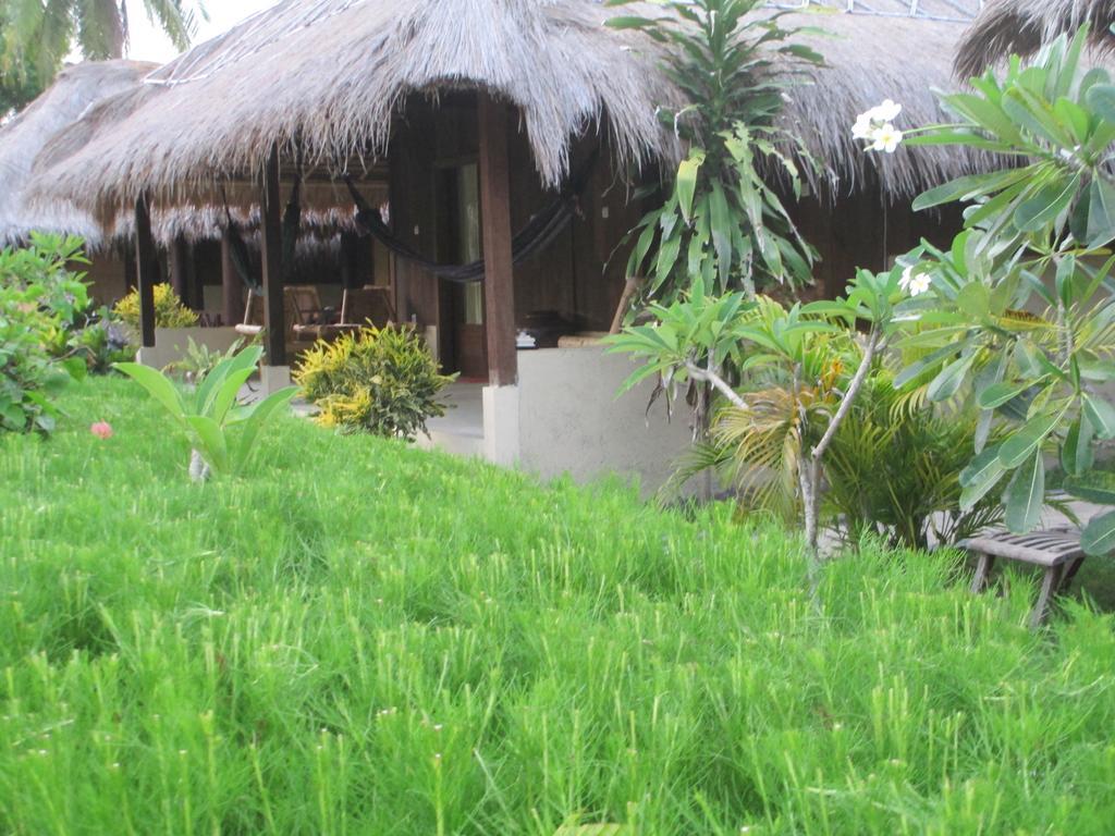 Selong Belanak Bungalows Exterior foto